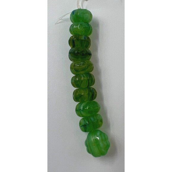 Puffy Flower Bead 10 Per Strand Variegated Apple Green Jewelry - Picture 4 of 6